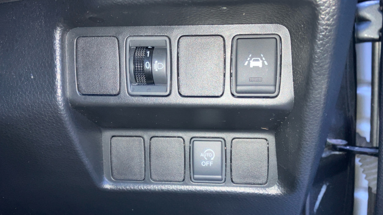 Nissan Qashqai 1.2 DiG-T N-Connecta 5dr Petrol Hatchback